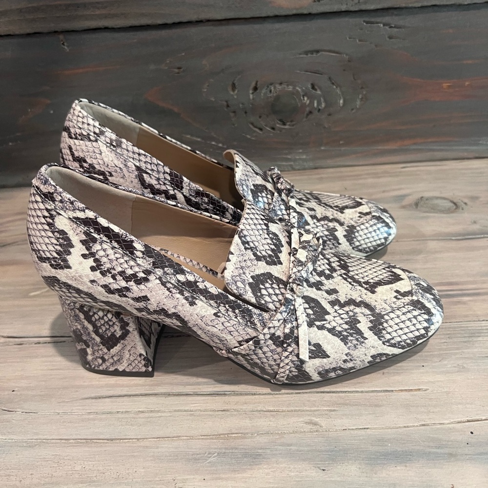 (SOLD) Antonio Melani Women's White Snake Print Shoes - Picture 3 of 5